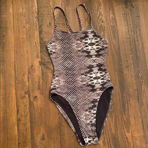 JOLYN women’s swimsuit size 26, EUC